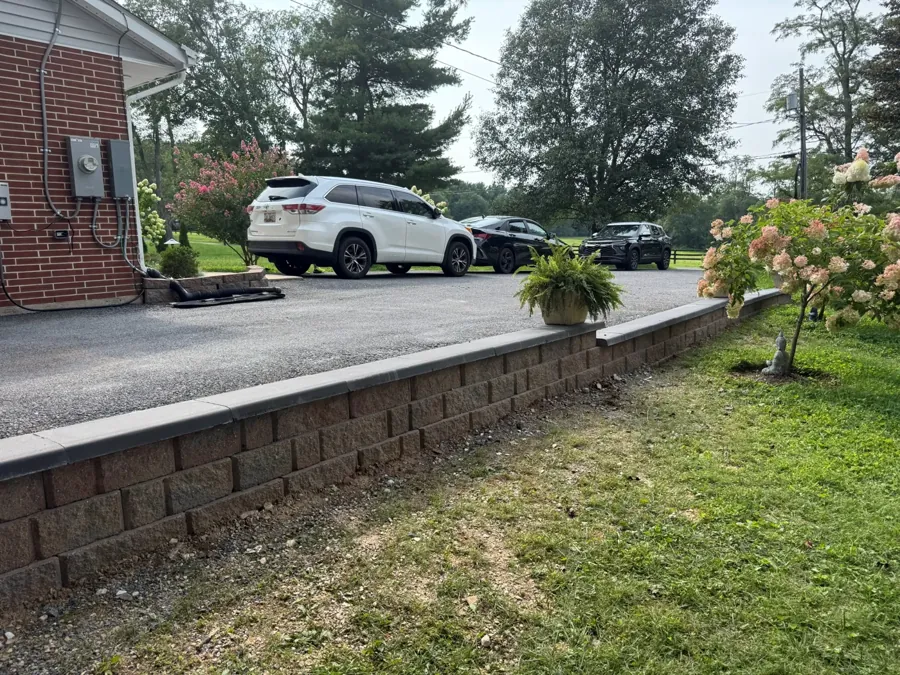 Segmental block retaining wall