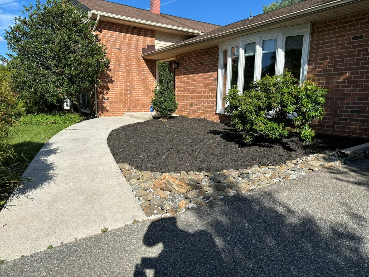 Mulch Beds & River Rock, Pikesville